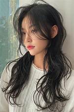 Korea's "Hush Cut" Is the Layered Shag Taking over This Fall |